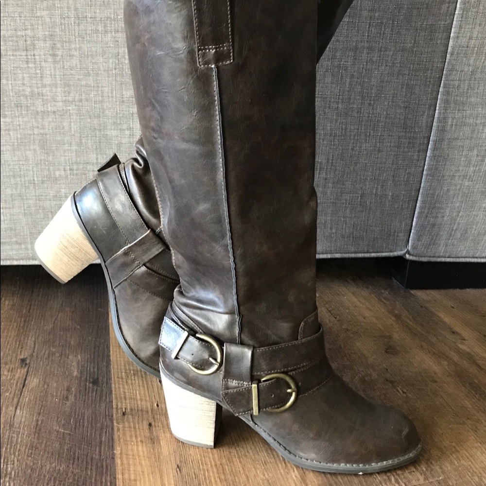 Diba Brown Pilot Boots. Size 8.5